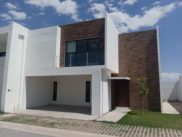 Casa en venta en Villas del Renacimiento, Torreón — foto 2 de 46