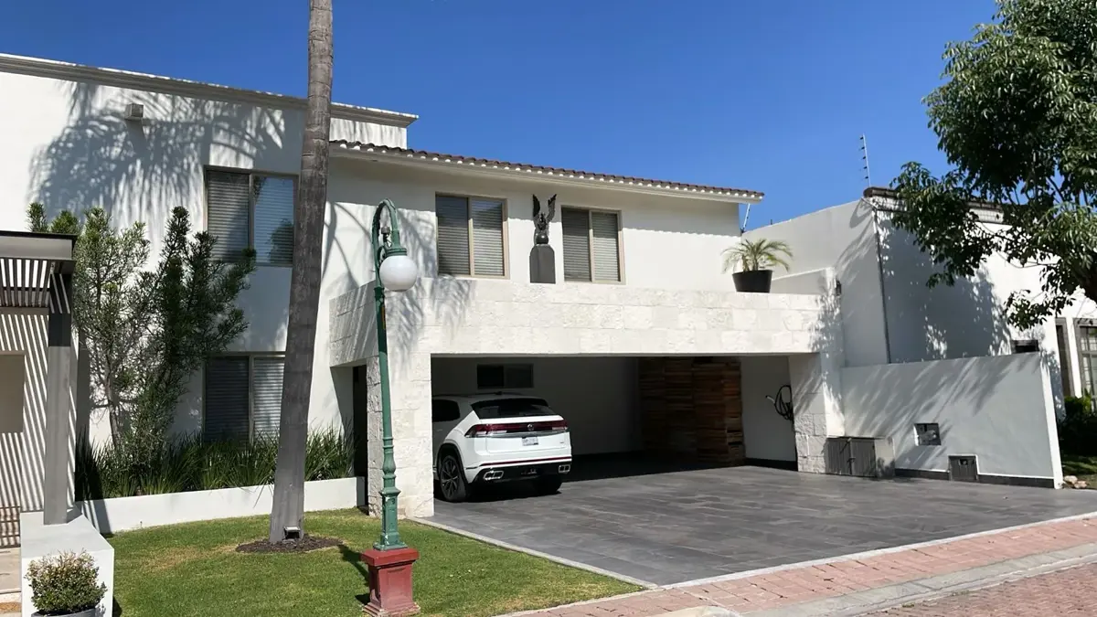 Casa en venta en Ampliación Huertas del Carmen, Corregidora — foto 1 de 15