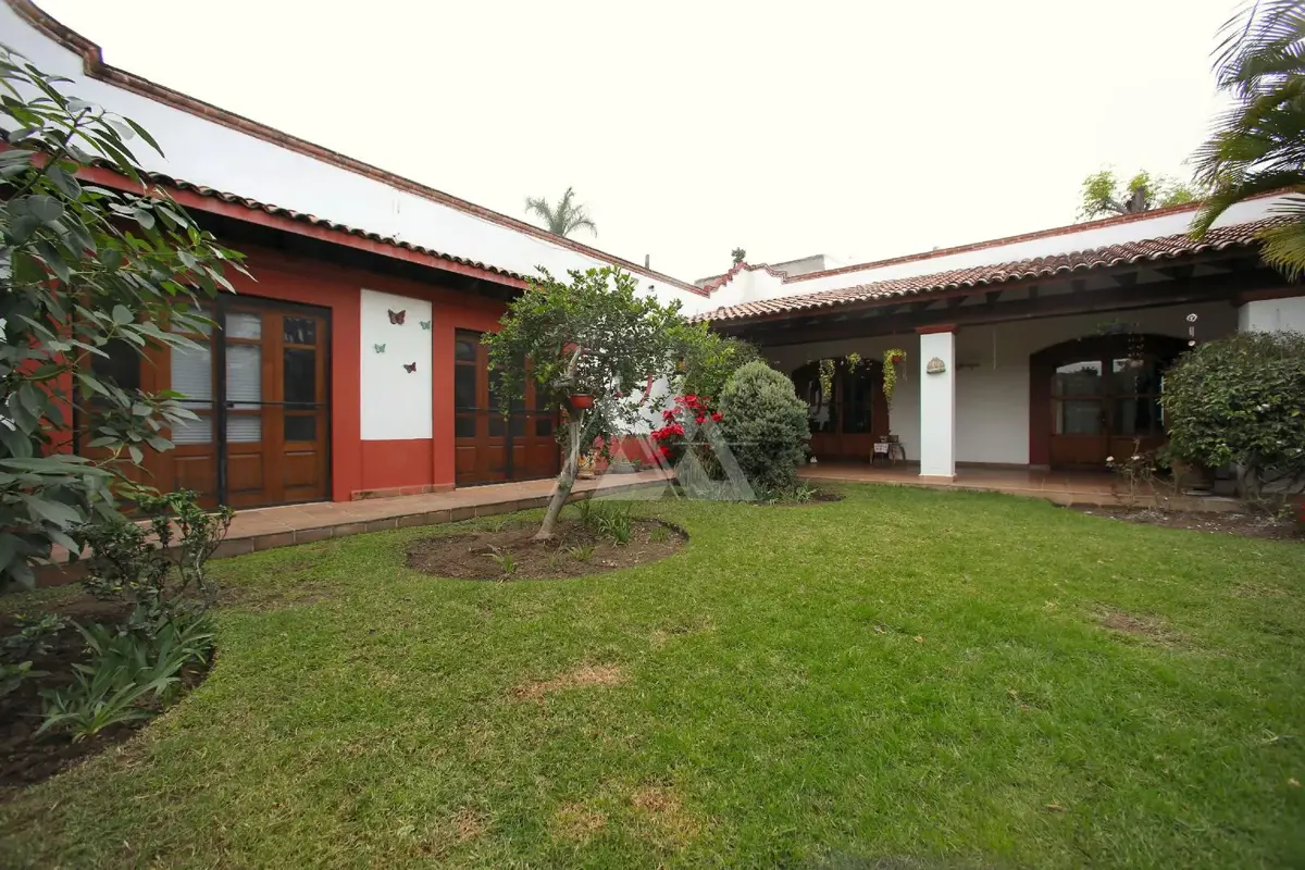 Casa en venta en Lomas de Atzingo, Cuernavaca — foto 1 de 9