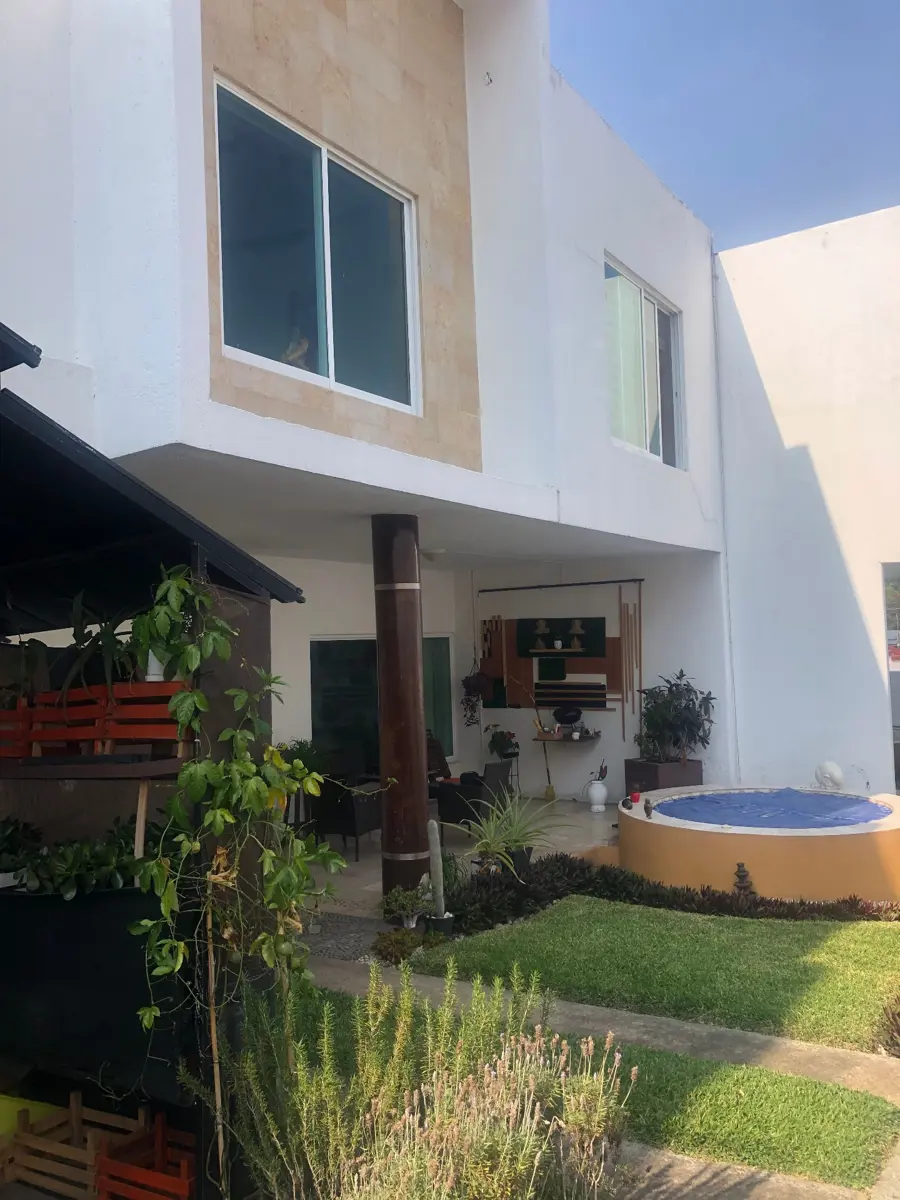 Casa en venta en Lomas de Atzingo, Cuernavaca — foto 1 de 9