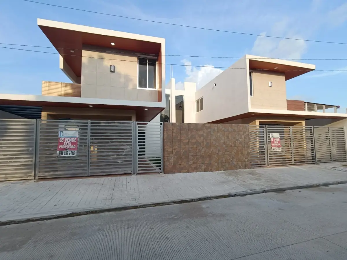 Casa en venta en Ecológica Licenciado Carlos A. Madrazo Becerra, Comalcalco — foto 1 de 52
