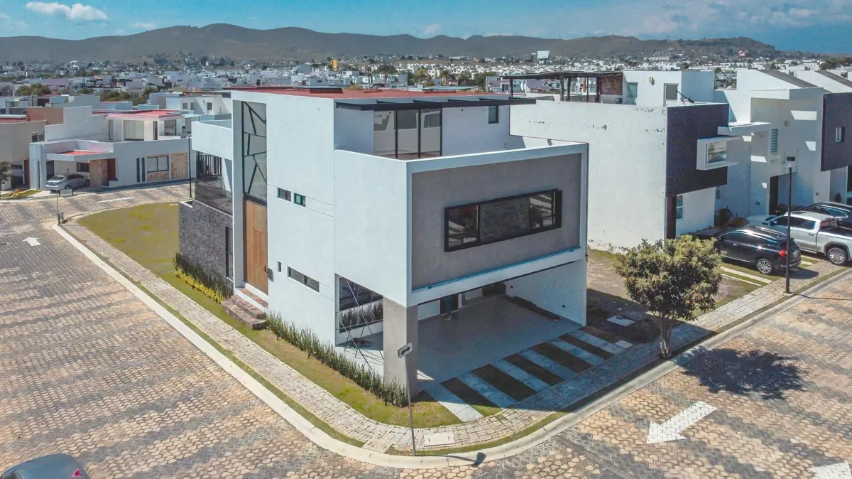 Casa en venta en Lomas de Angelópolis, San Andrés Cholula — foto 1 de 36