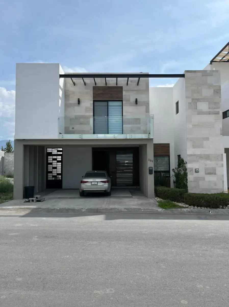 Casa en venta en Residencial los Encinos, Saltillo — foto 1 de 27