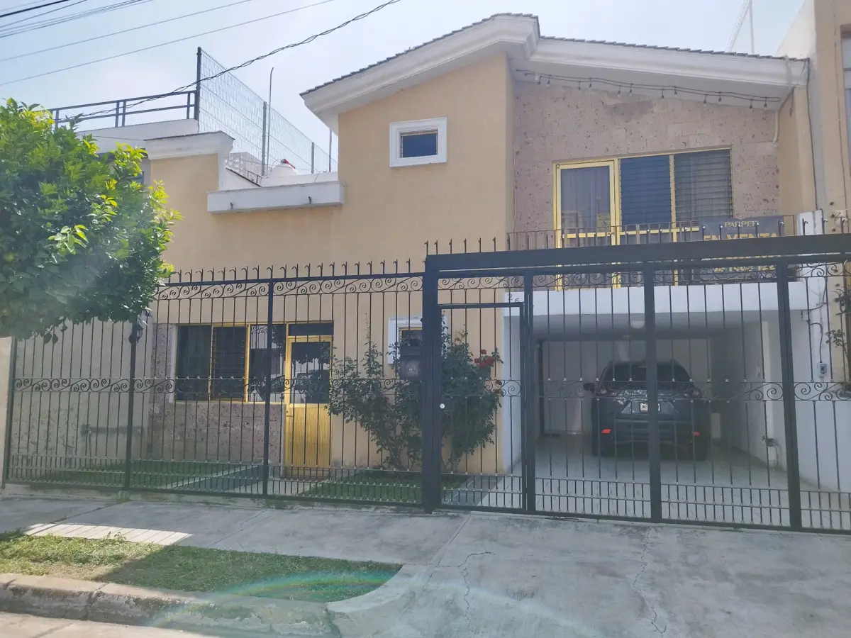Casa en venta en Jardines del Bosque Centro, Guadalajara — foto 1 de 12
