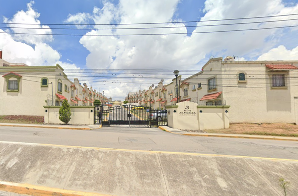 Casa en venta en URBI Villa del rey, Huehuetoca — foto 2 de 9