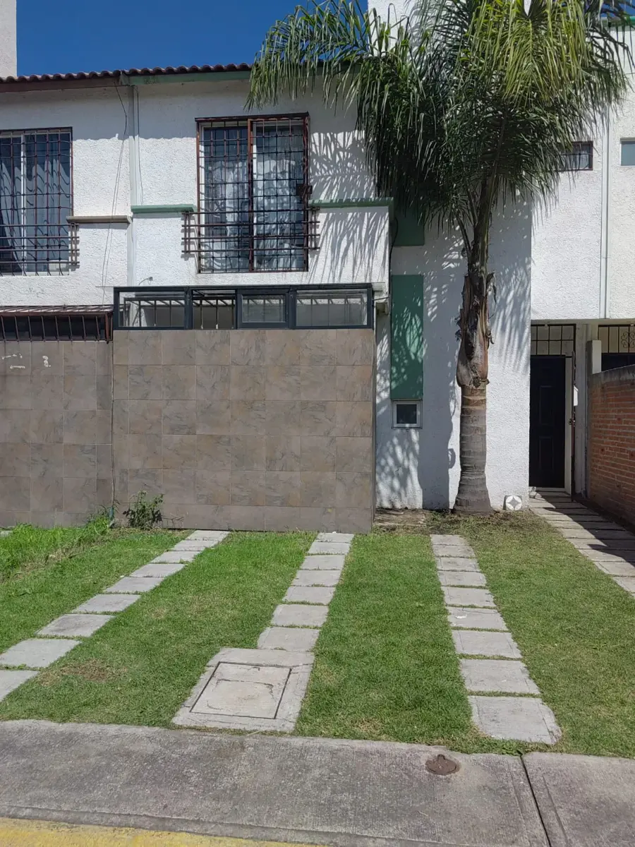 Casa en venta en Bosques de Cantabria, Toluca — foto 1 de 16