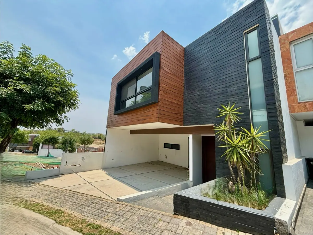 Casa en venta en Lomas de Angelópolis, San Andrés Cholula — foto 1 de 31
