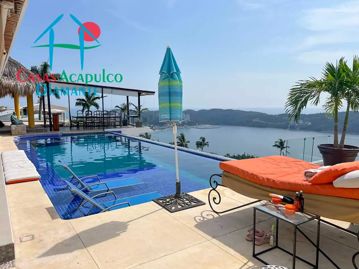 Casa con alberca, jacuzzi, cancha de pádel, pickleball y vista al mar Casa con alberca, jacuzzi, cancha de pádel, pickleball y vista al mar