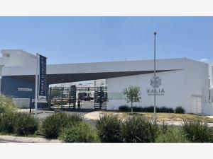 Casa en venta en Residencial el Refugio, Querétaro con 3 recámaras y jardín