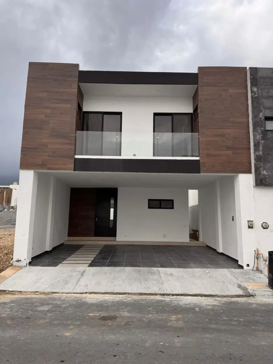 Casa en venta en Santoral, García — foto 1 de 9