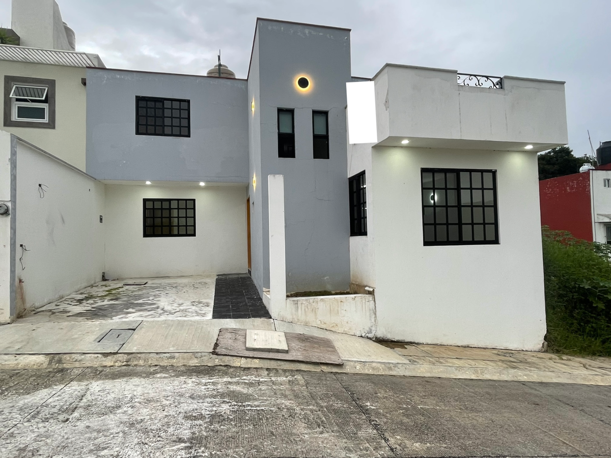 Casa en venta en Los Lirios, Coatepec — foto 1 de 14