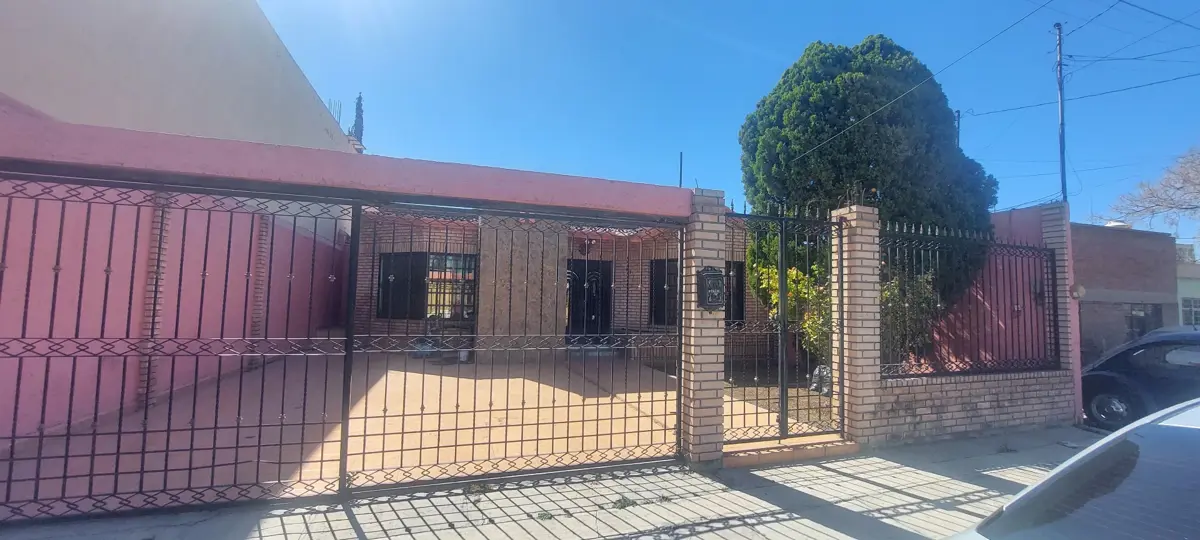Casa en venta en Republica Poniente, Saltillo — foto 1 de 32