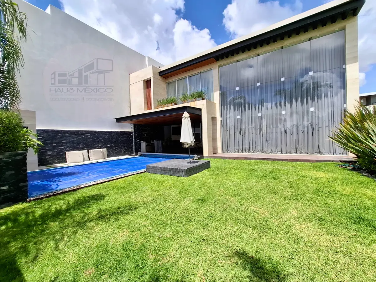 Casa en venta en Lomas de Angelópolis, San Andrés Cholula — foto 1 de 24
