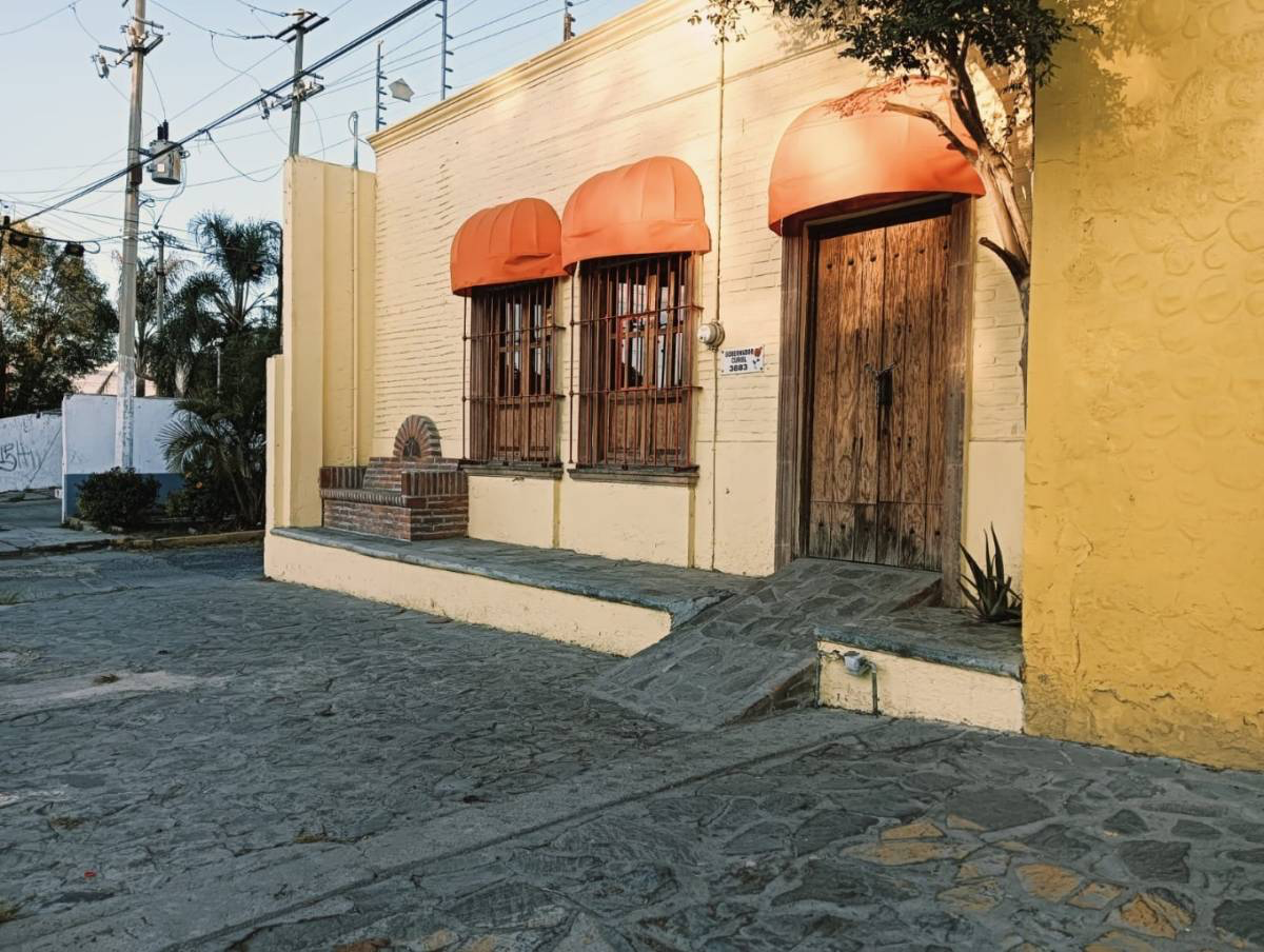 Local en renta en El Manantial, Guadalajara — foto 1 de 16