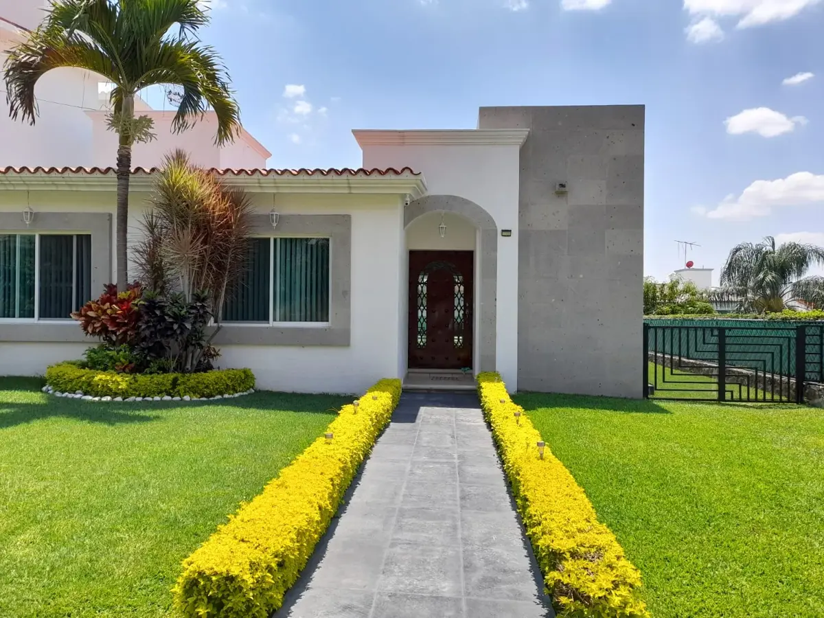 Casa en venta en Lomas de Cocoyoc, Atlatlahucan — foto 1 de 26