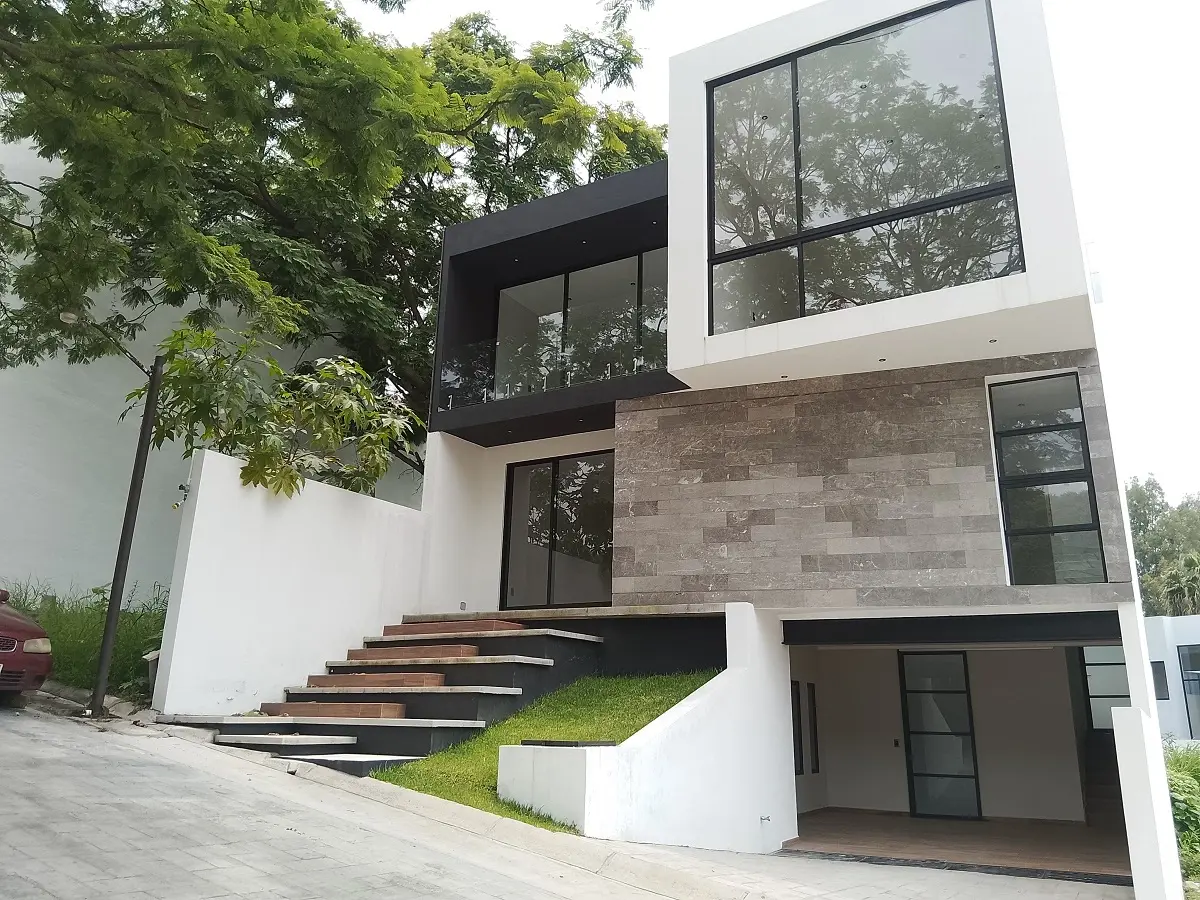 Casa en venta en Lomas de Atzingo, Cuernavaca — foto 1 de 26