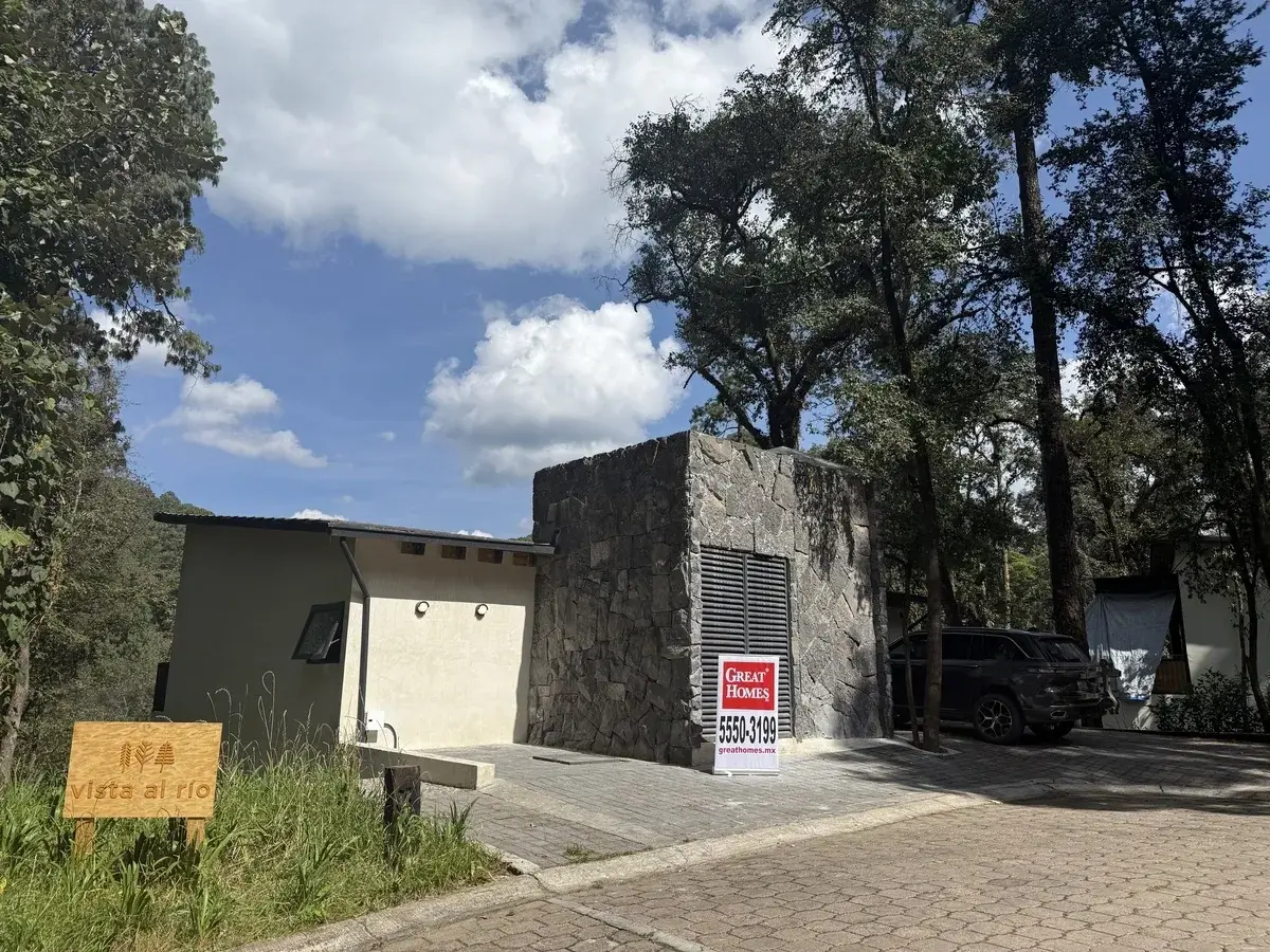 Casa en venta en Avandaro, Valle de Bravo — foto 1 de 25