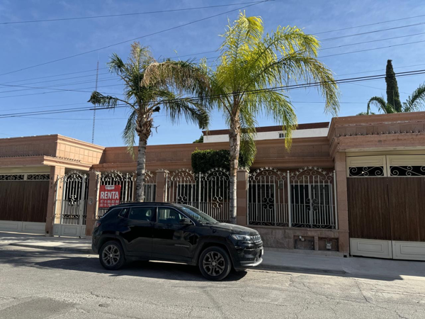 Casa en renta en Navarro, Torreón — foto 2 de 36