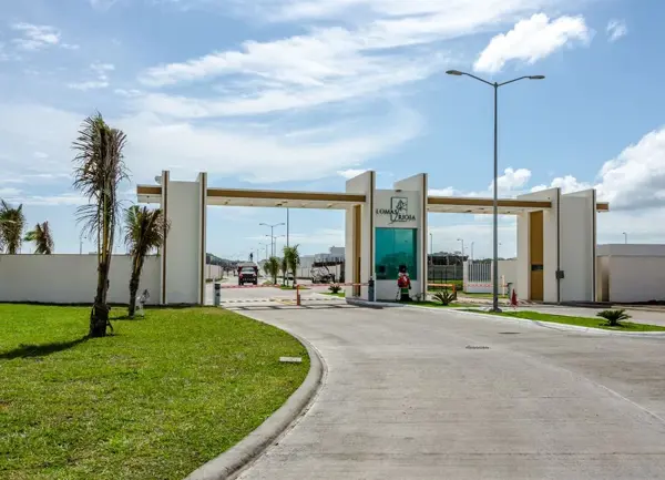 Terreno en venta en Lomas de la Rioja, Alvarado — foto 2 de 3