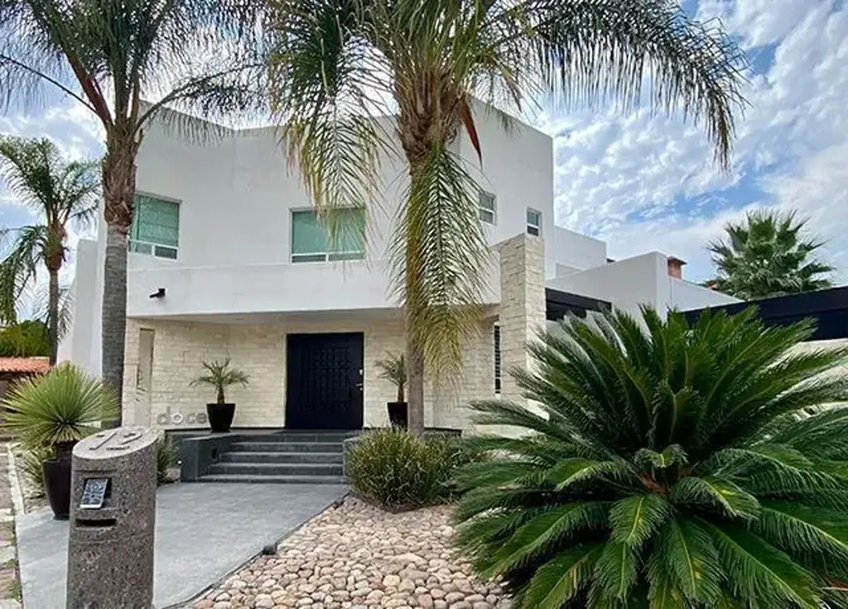 Casa en venta en Rinconada Jacarandas, Querétaro — foto 1 de 25