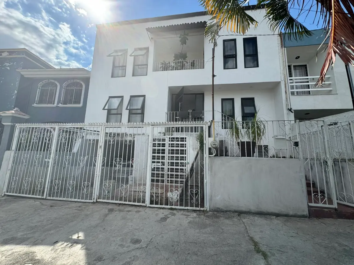 Casa en venta en Colinas de la Normal, Guadalajara — foto 1 de 15