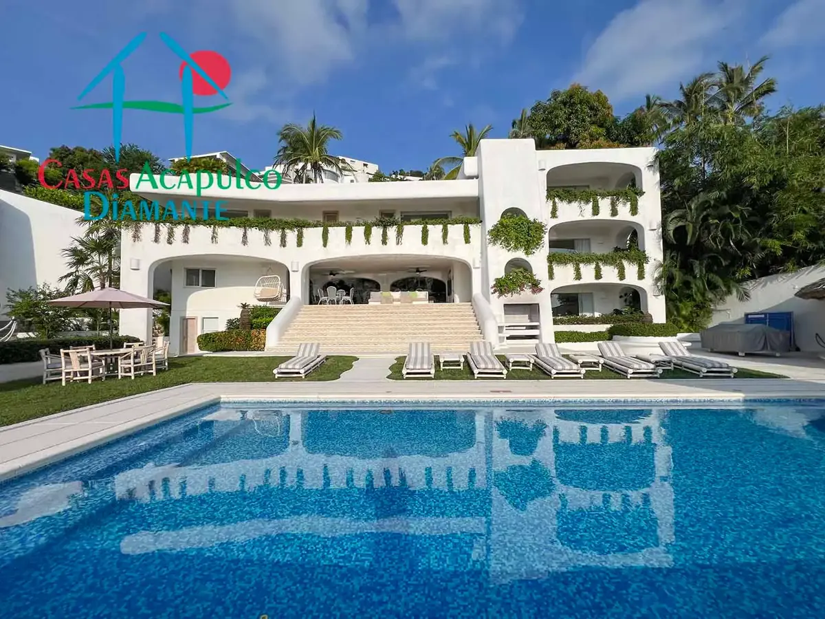 Casa en renta vacacional con 5 recámaras, alberca privada y vista al mar Casa en renta vacacional con 5 recámaras, alberca privada y vista al mar