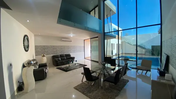 Casa en venta en Jardines de Versalles, Saltillo — foto 2 de 21