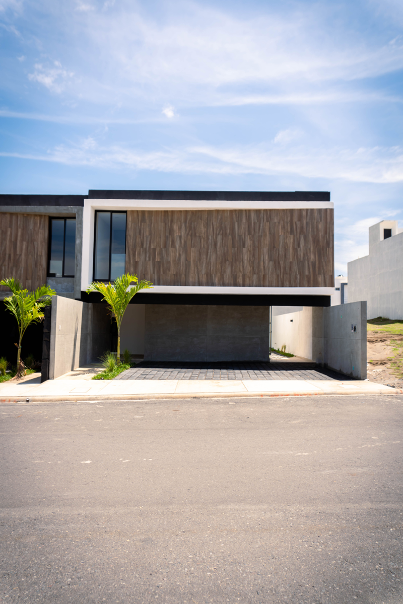 Casa en venta en Lomas de la Rioja, Alvarado — foto 1 de 13