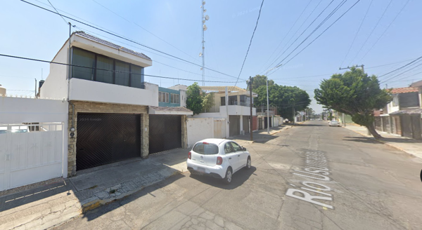 Casa en venta en Jardines de San Manuel, Puebla — foto 2 de 15