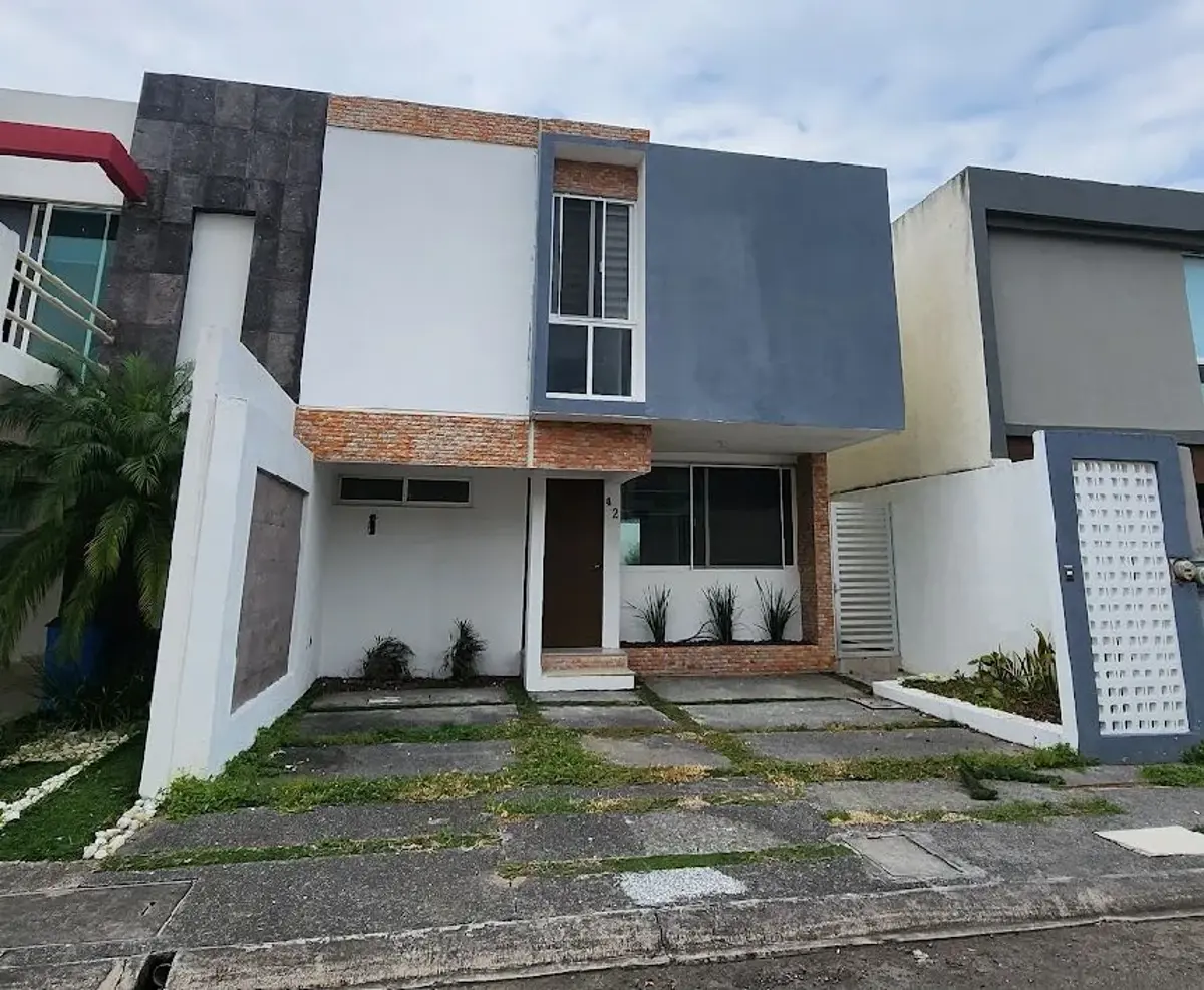 Casa en venta en Lomas de la Rioja, Alvarado — foto 1 de 13