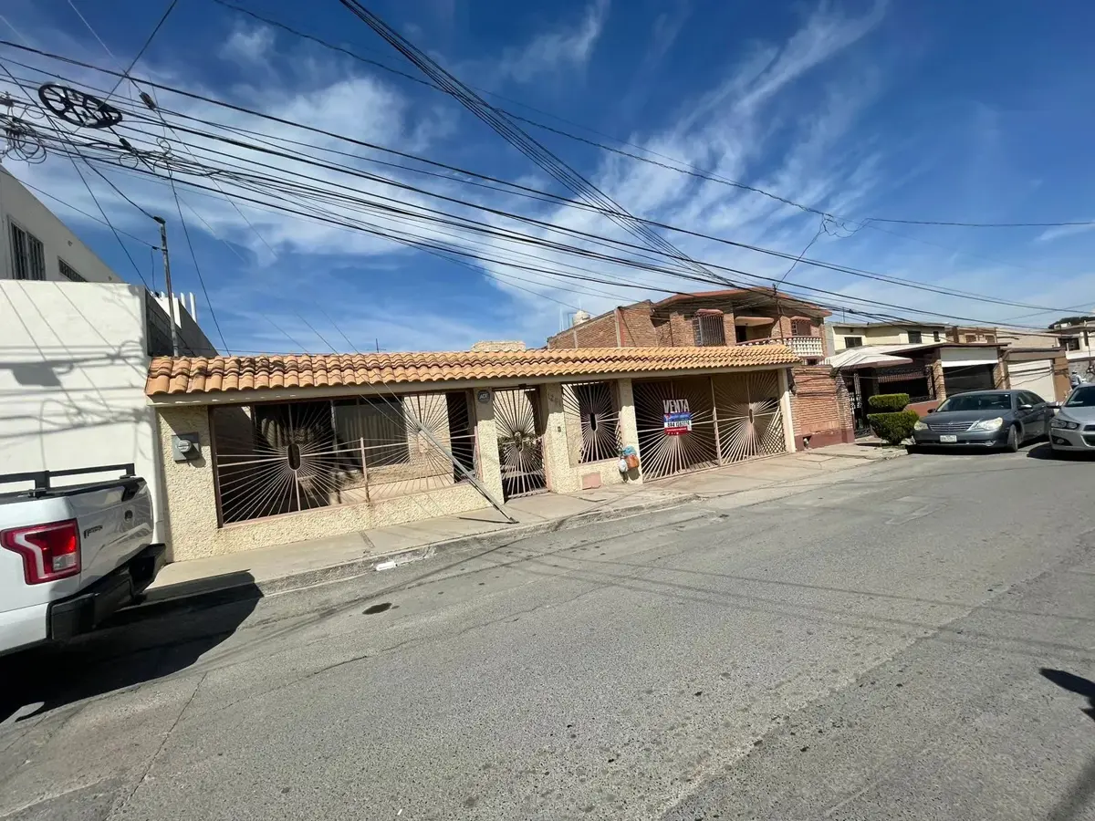 Casa en venta en La Salle, Saltillo — foto 1 de 29