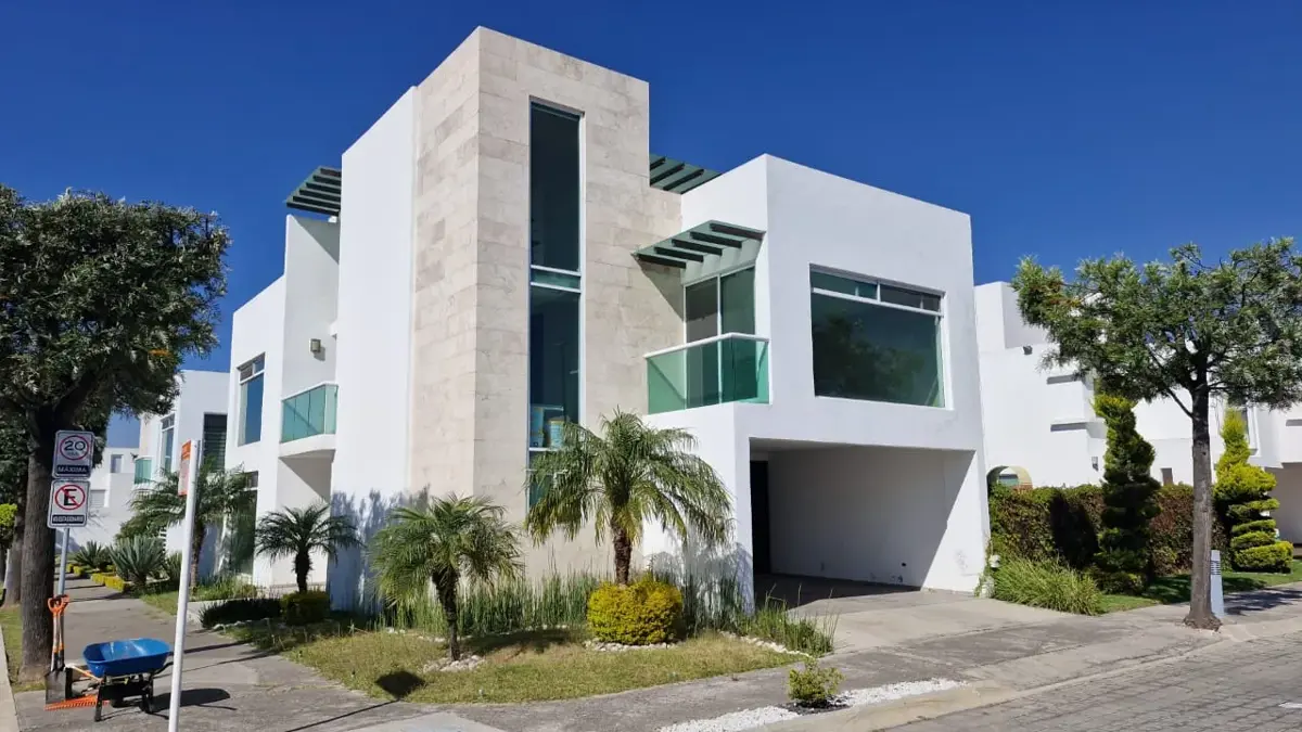 Casa en venta en Lomas de Angelópolis, San Andrés Cholula — foto 1 de 25