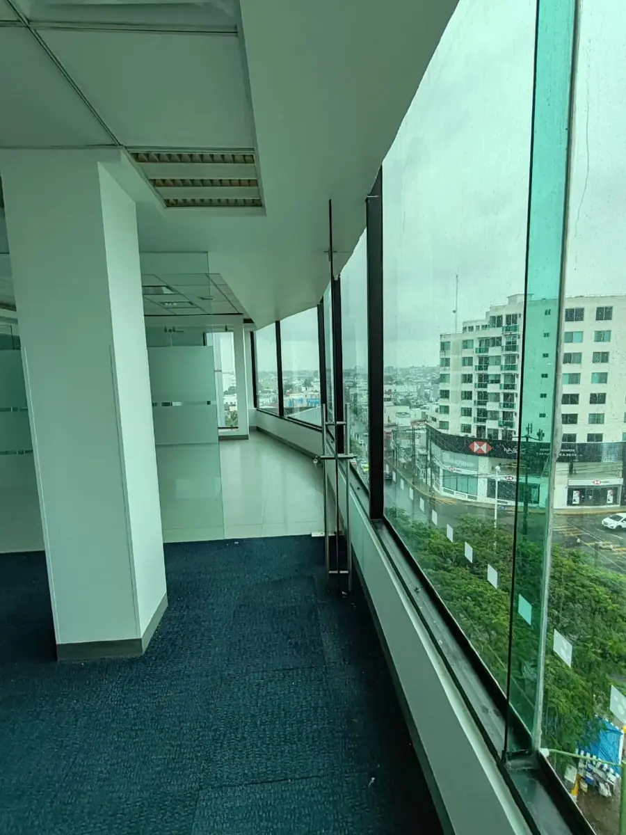 Edificio en renta en Lidia Esther Mónica de Portilla, Centro — foto 1 de 24