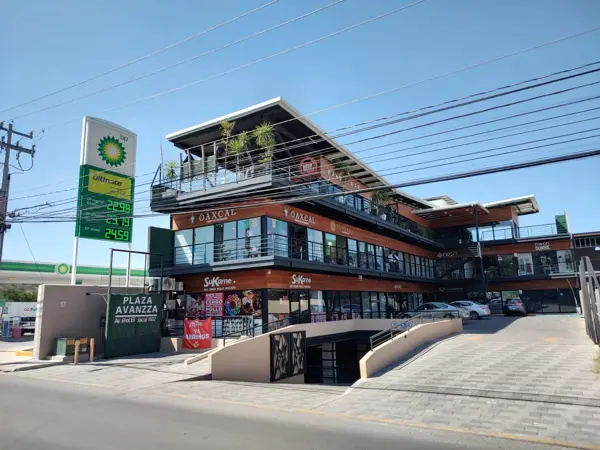 Local en renta en Puerta Real, Corregidora — foto 2 de 19