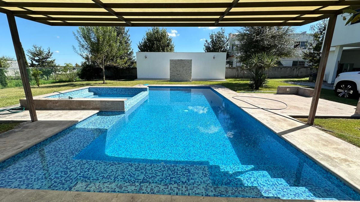 Quinta en venta en Jardines de Cadereyta, Cadereyta Jiménez — foto 1 de 18