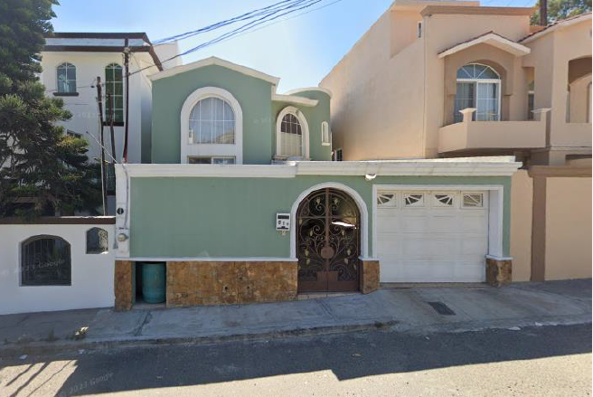 Casa en venta en Valle Dorado, Ensenada — foto 1 de 10