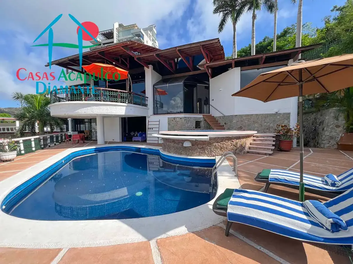 Casa en renta vacacional con terraza, vista al mar, jardín, alberca, jacuzzi y pérgola con asador Casa en renta vacacional con terraza, vista al mar, jardín, alberca, jacuzzi y pérgola con asador