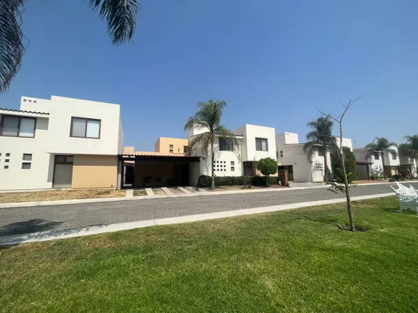 Casa en venta en Puerta Real, Corregidora — foto 2 de 48