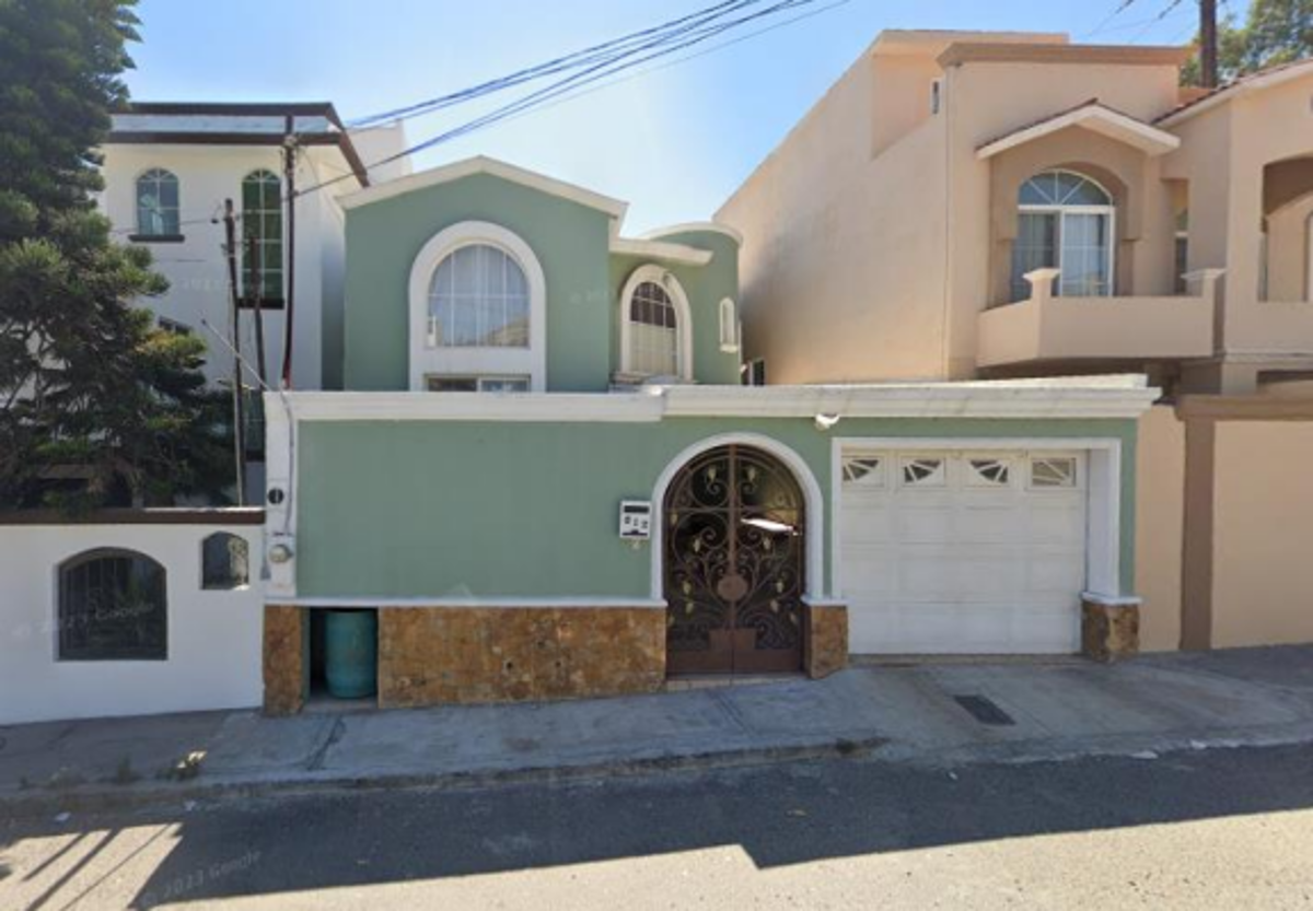 Casa en venta en Valle Dorado, Ensenada — foto 1 de 9