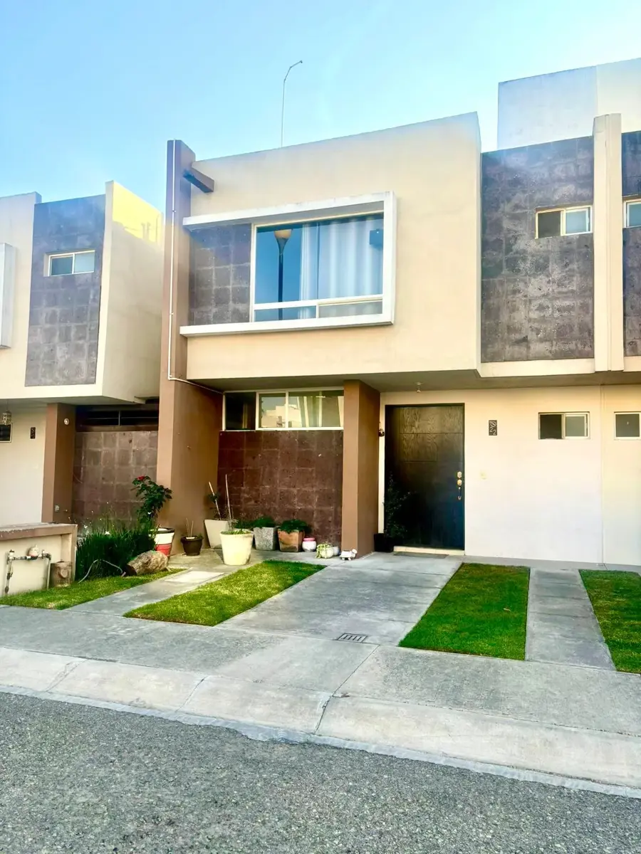 Casa en venta en Paseos Santín, Toluca — foto 1 de 9