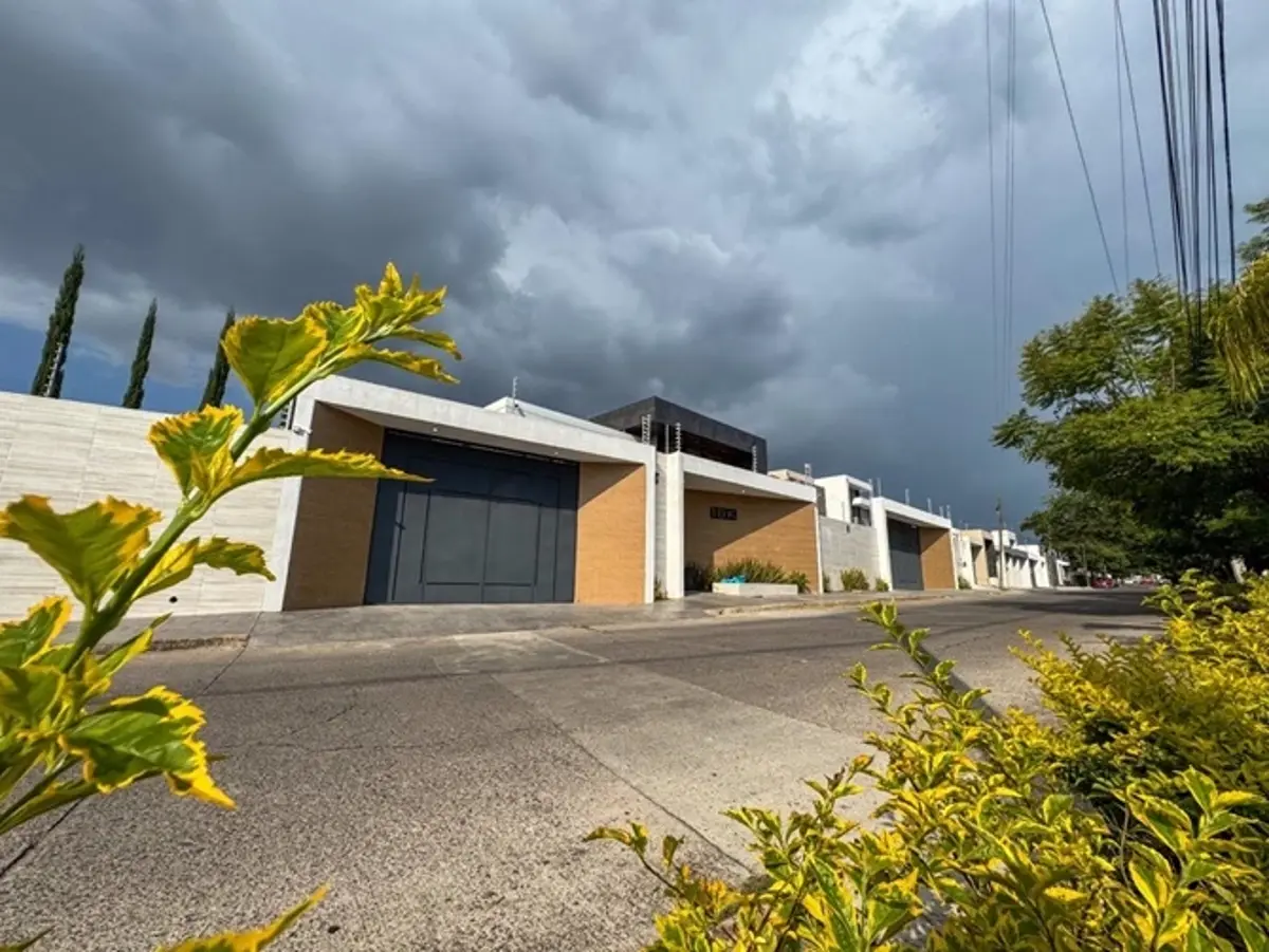 Casa en venta en Club de Golf Atlas, El Salto — foto 1 de 42