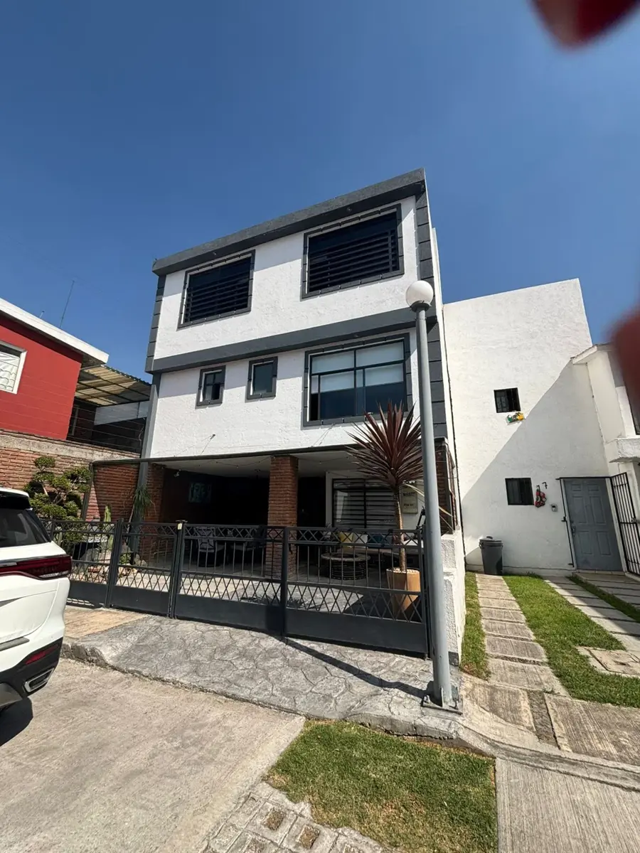Casa en venta en Los Robles, Metepec — foto 1 de 27