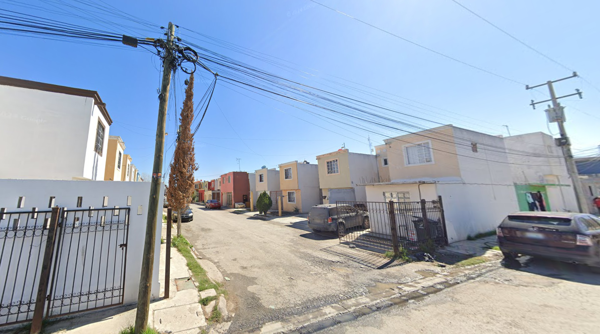 Casa en venta en Valles del Paraiso, Nuevo Laredo — foto 2 de 20