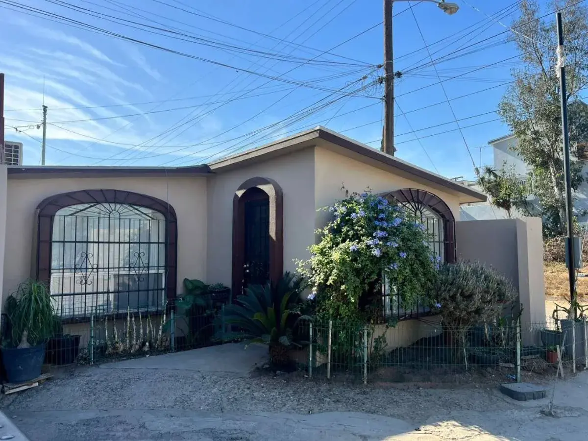 Casa en venta en Villa Floresta, Tijuana — foto 1 de 20