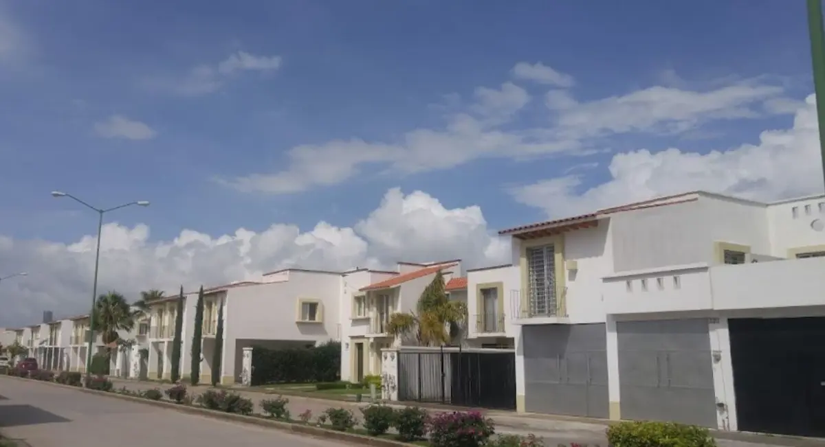 Casa en venta en Anturios, León — foto 1 de 10