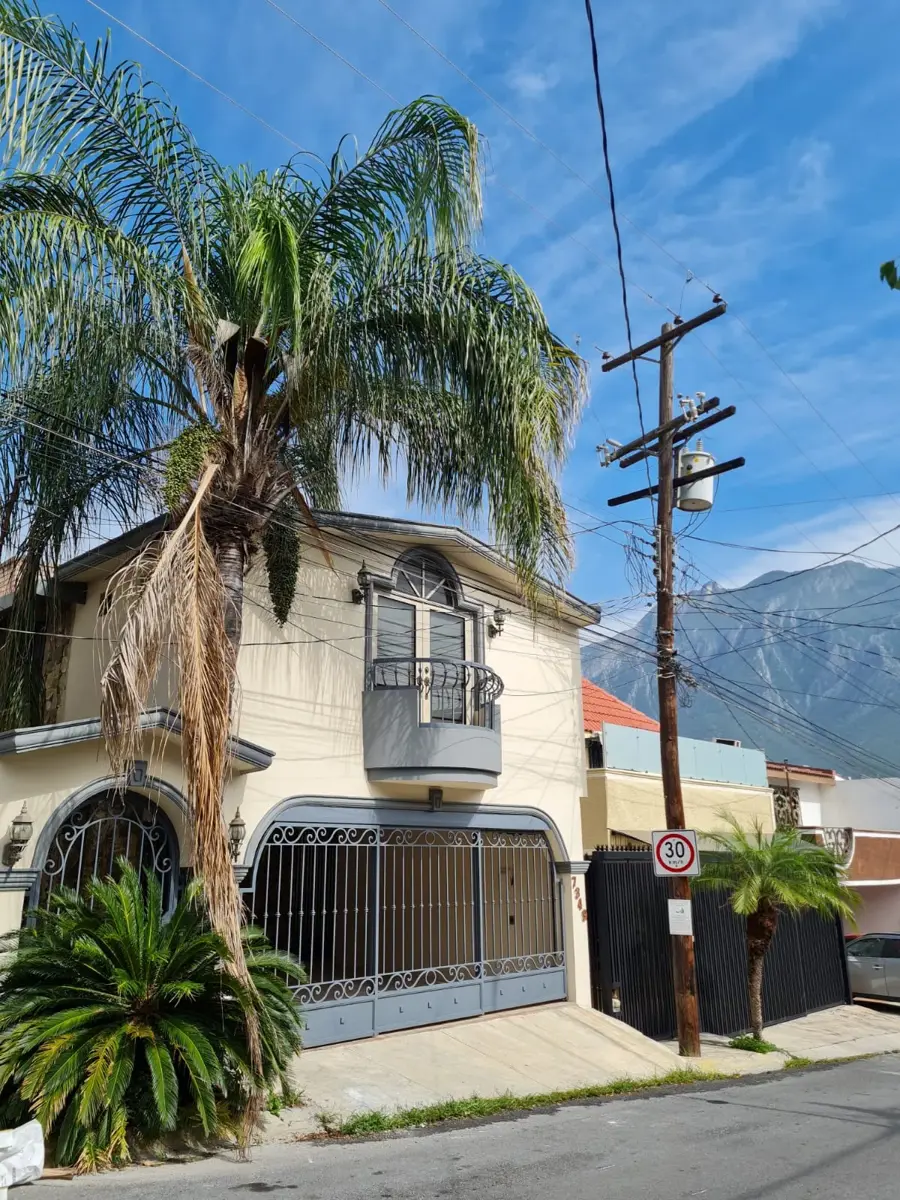 Casa en venta en Balcones de Mederos, Monterrey — foto 1 de 10