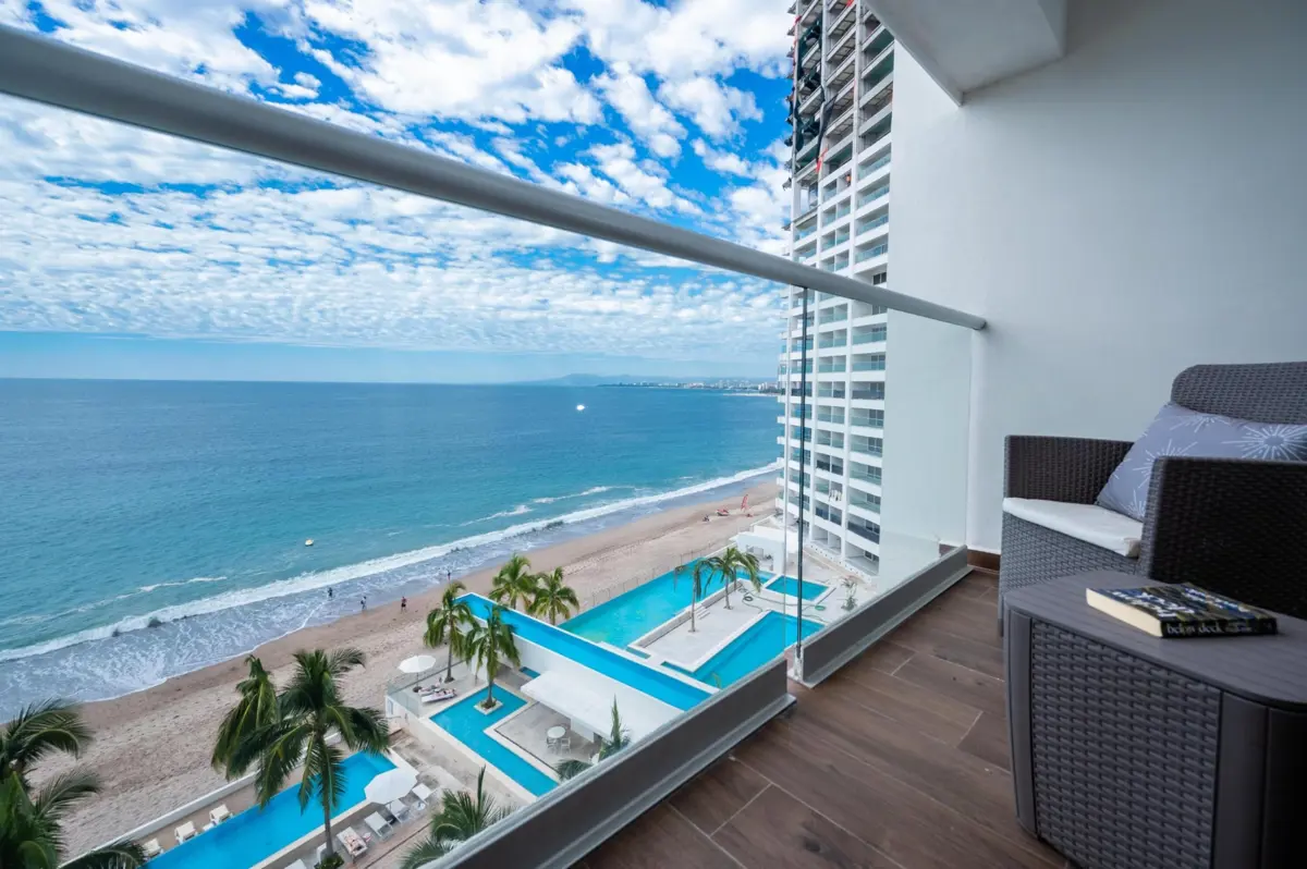 Departamento en venta en Zona Hotelera Norte, Puerto Vallarta — foto 1 de 16