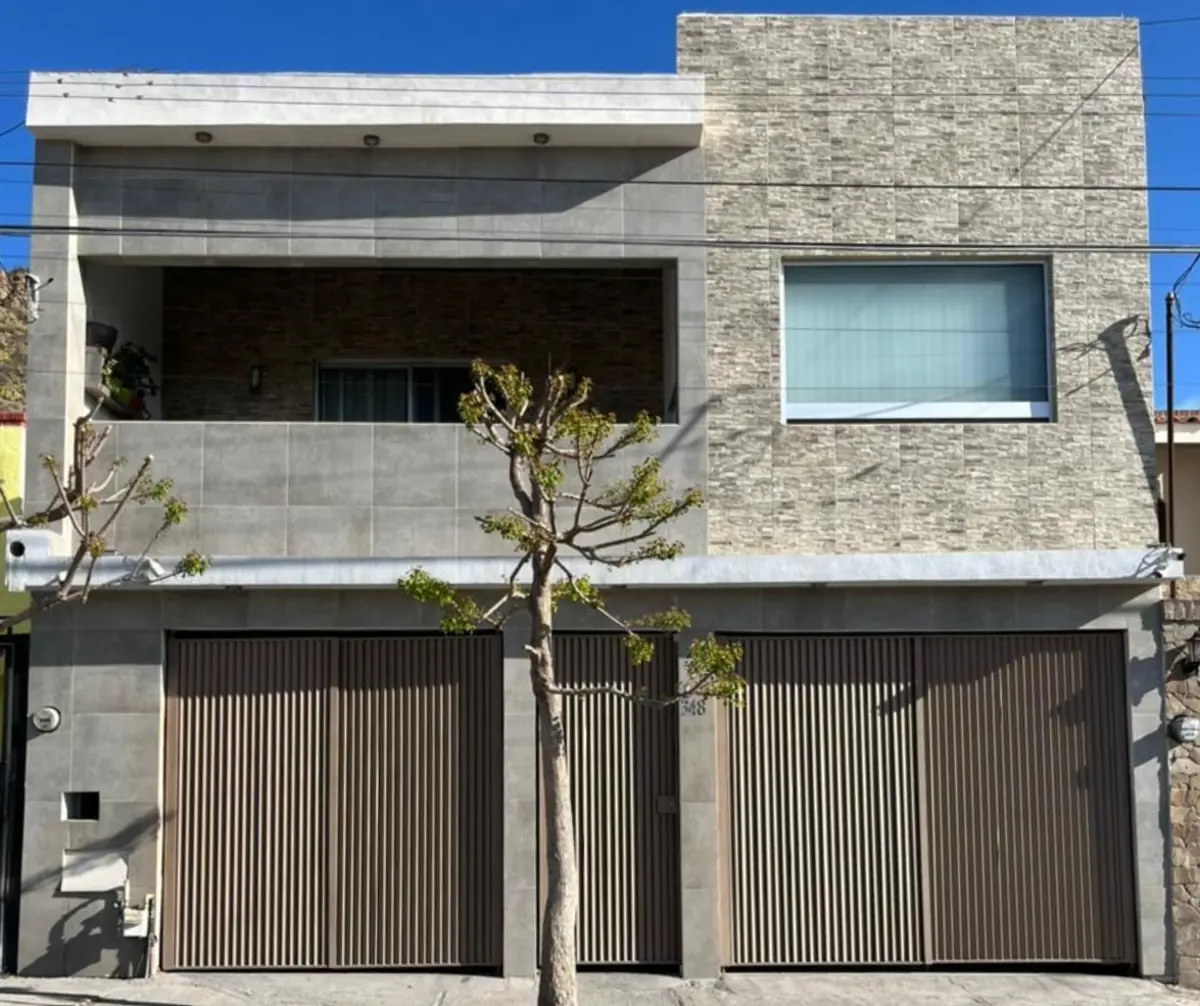 Casa en venta en Jardines Coloniales, Saltillo — foto 1 de 38