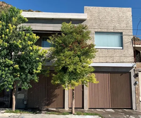 Casa en venta en Jardines Coloniales, Saltillo — foto 2 de 38