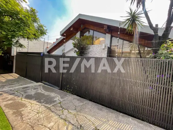 Casa en venta en Lomas de Tecamachalco Sección Bosques I y II, Huixquilucan, México